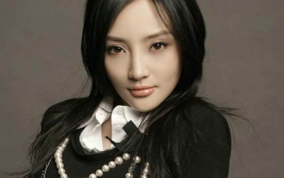 李小璐事件发酵，妈妈张伟欣受“牵连”，过往情史都被扒出来了吗？