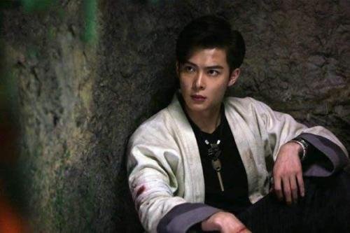 盗墓笔记中只不过是个凡人的张起灵，为什么能长生不老