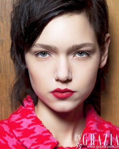 唇红齿白的成语解释