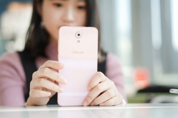 糖果手机是正规牌子吗