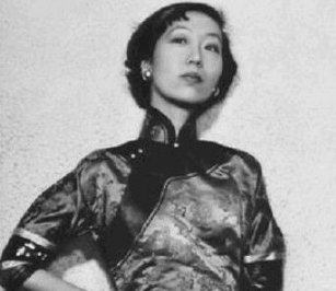 海上月是天上月,眼前人是心上人。向来心是看客心,奈何人是剧中人。什么意思