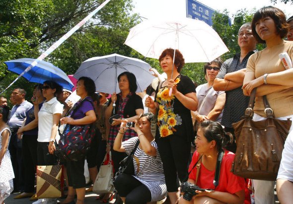 天下父母心下一句是什么？