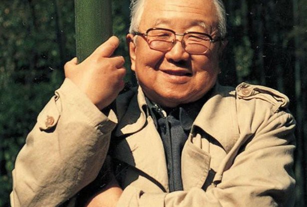 启功先生的名言“能将忙事成闲事，不薄今人爱古人。”是什么意思?