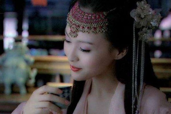 请客喝酒的时候，为何要先干为敬？