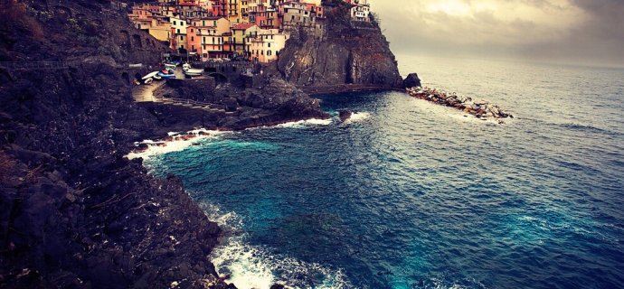 来自南方的艳阳里大雪纷飞是什么歌？