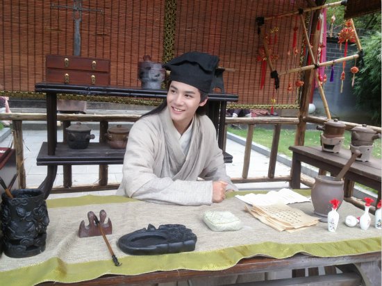 南弦月的人物简介