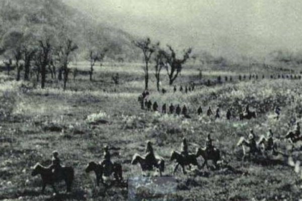 山高路远坑深是指哪个战役