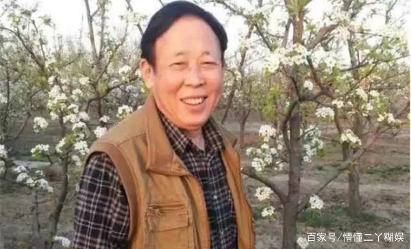 崔艺东是冯巩的徒弟,获得相声大赛一等奖,为何因师徒关系被质疑呢?