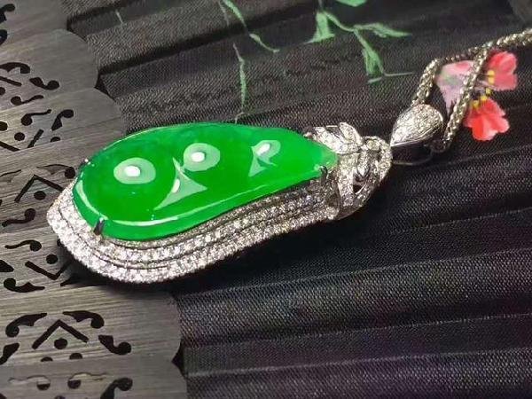 翡翠的翡是什么意思？