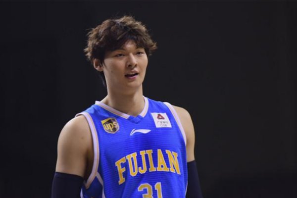 王哲林家庭背景