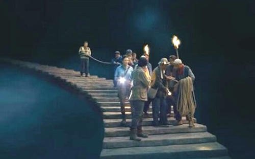 《鬼吹灯-龙陵石窟》中的悬魂梯是什么原理，真能被制造出来吗？