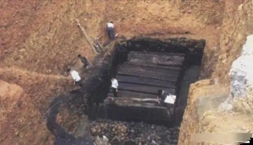 古墓白膏泥一般多厚