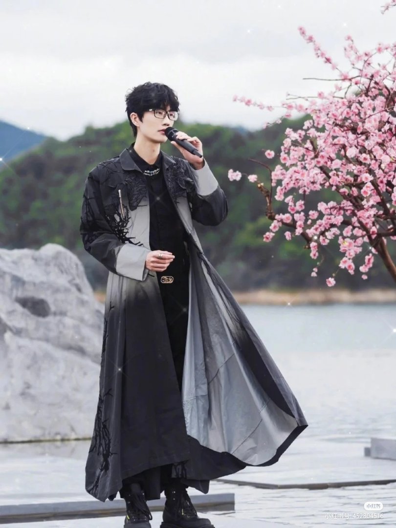 用歌曲讲述青帝和盟友们之间的情谊，许嵩新歌《天知道》怎么样？