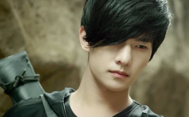 盗墓笔记中只不过是个凡人的张起灵，为什么能长生不老