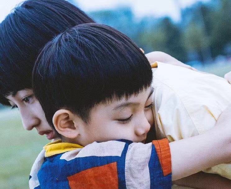 影片我的姐姐里面演员说的是四川话,有什么用意?