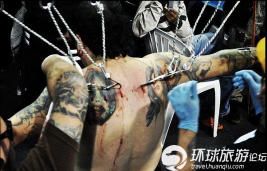 悬挂究竟是艺术还是自虐