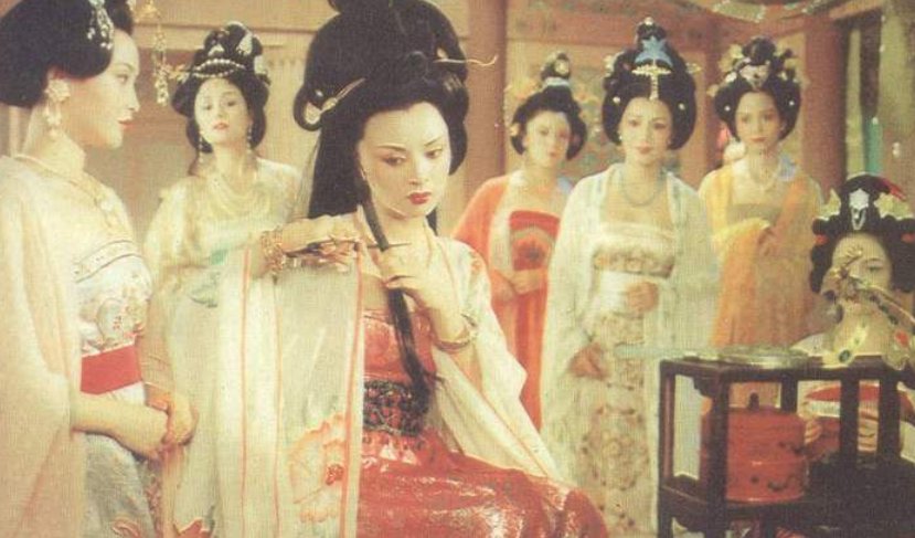 杨贵妃羞花的故事是？