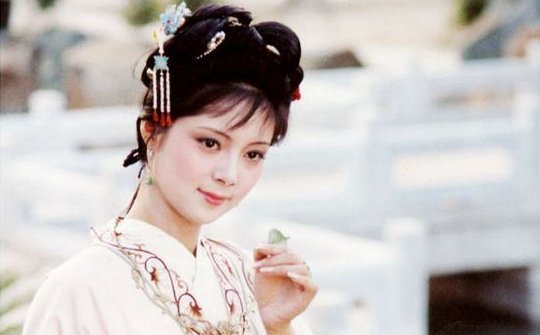 薛宝钗的性格特点是什么？