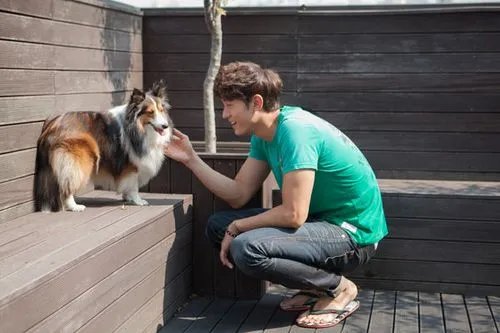 韩演李己雨九月末与圈外人结婚,你从哪部作品知道他的?