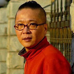 村里有个姑娘叫小芳是哪首歌的歌词