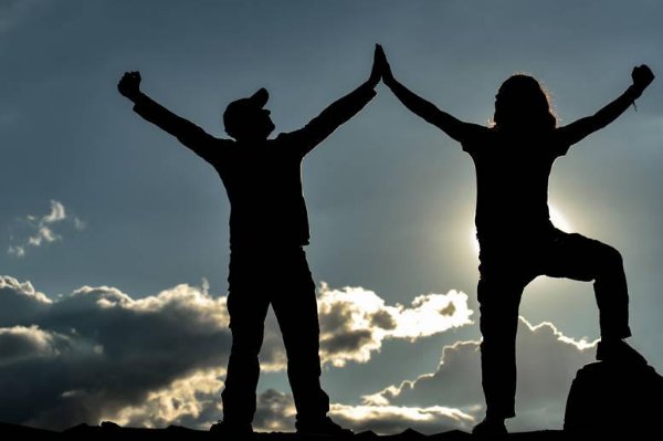 雄心壮志下一句怎么接？