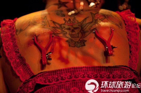 悬挂究竟是艺术还是自虐