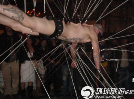 悬挂究竟是艺术还是自虐