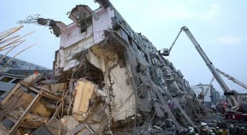 天崩地裂是成语吗