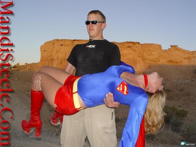 横抱昏迷美女图