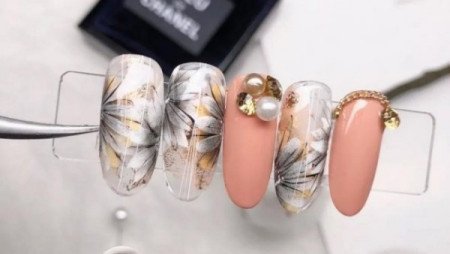 想学化妆和美甲去哪里学好呢?