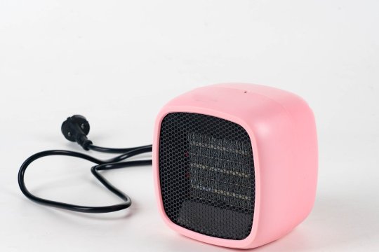 2000w的取暖器一小时几度电