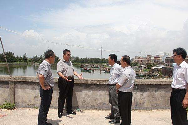 “布衣之怒，亦免冠徒跣，以头抢地尔”，平民百姓生气为什么要撞地？