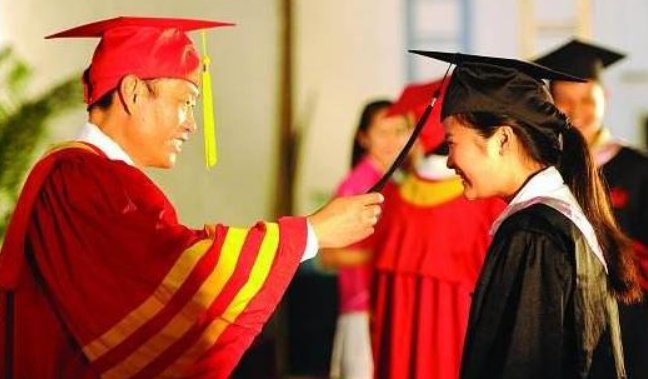 大学毕业为什么要拔穗