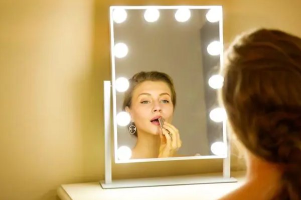 镜子是如何照人的？