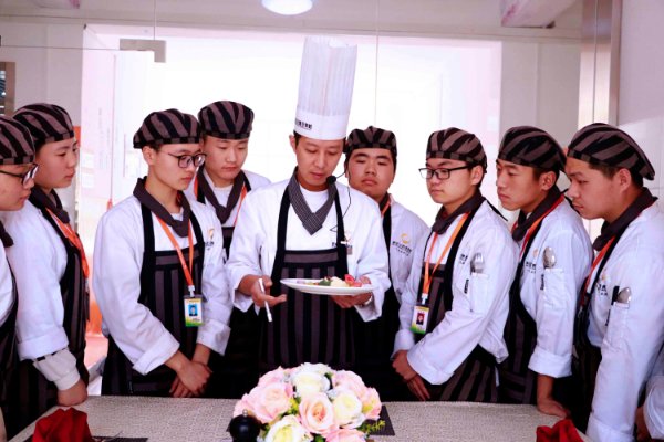 烹饪培训学校的学费多少