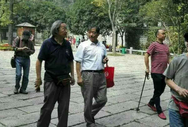 呼朋引伴造句子简单