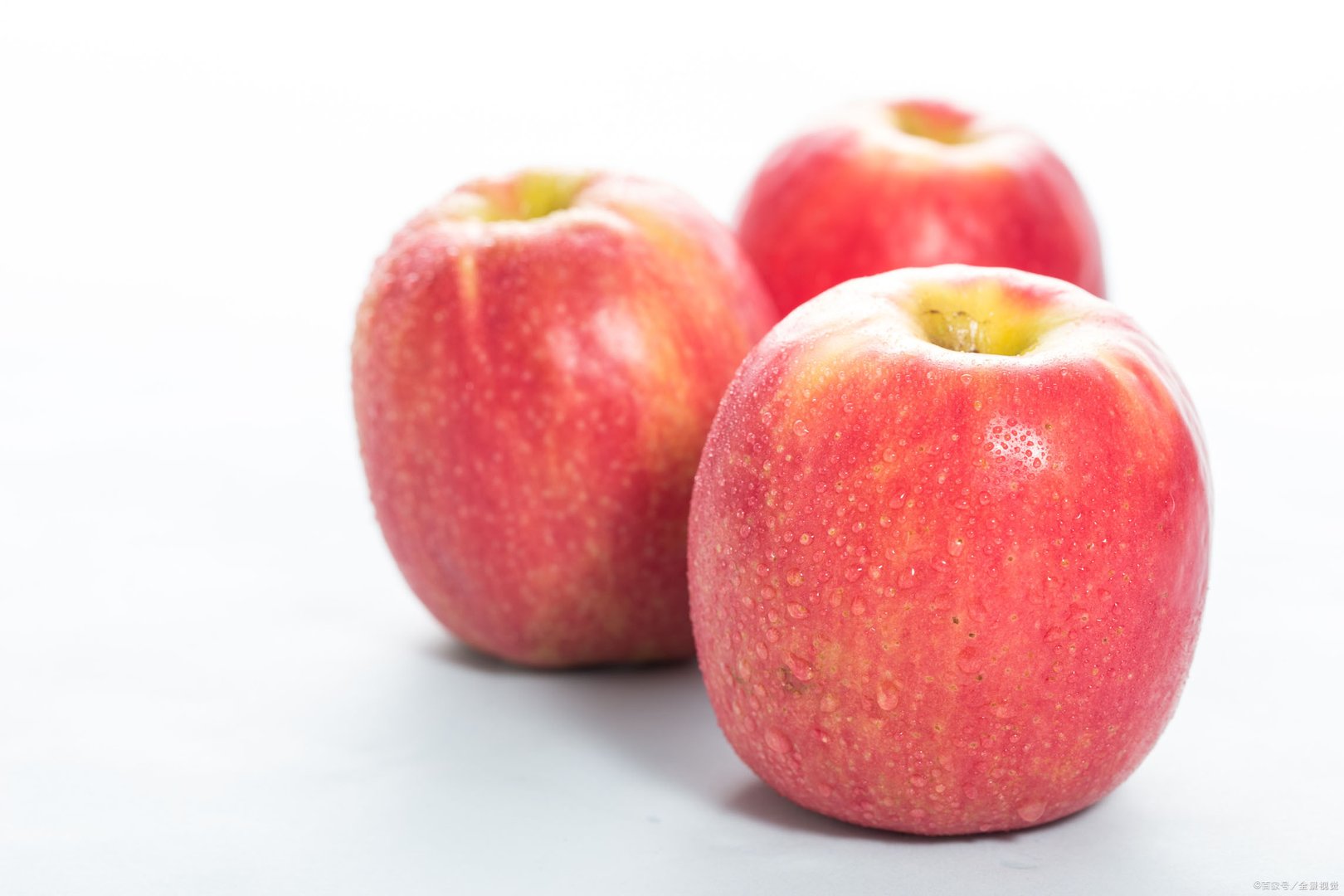 拔丝苹果怎么做才简单？熬糖是用水还是用油？