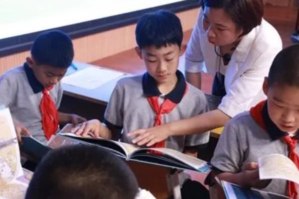 哄人的拼音怎么写