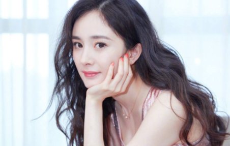 杨幂“打手机”事件对她有影响么？高情商只是人设么？