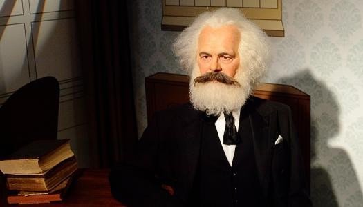 马克思将共产主义社会划分为