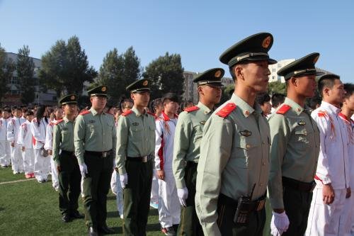 军校教官是做什么的？