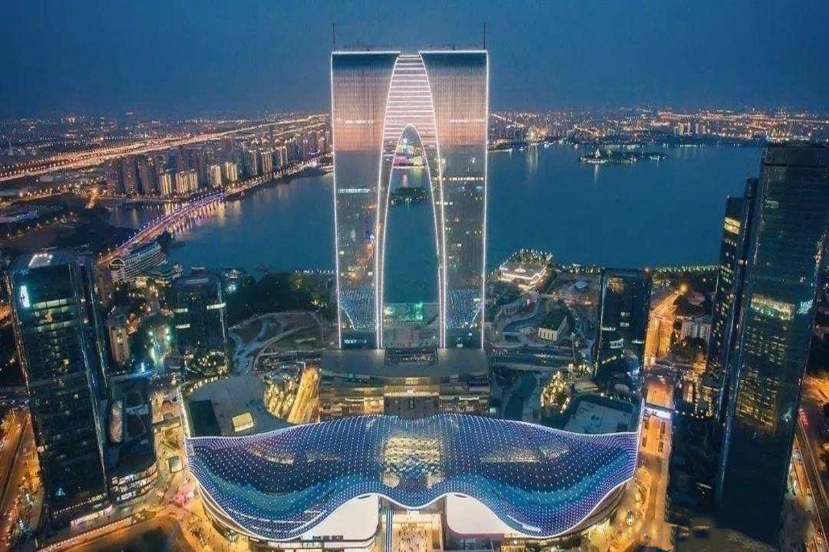 东方之门多少米