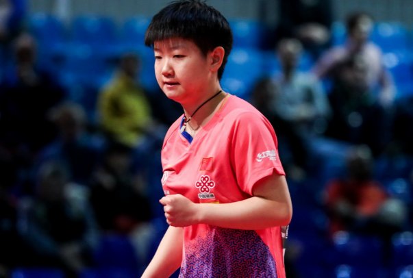 家人隐瞒孙颖莎奶奶去世消息,长辈去世该不该隐瞒家属?