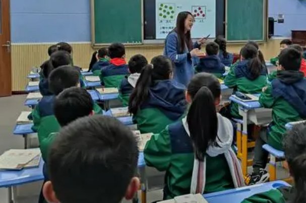 寂寞空庭春欲晚说的什么