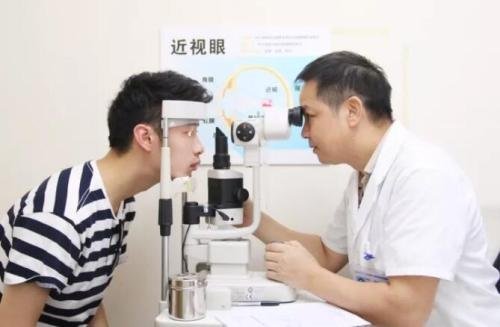 近视眼是可以通过手术治疗的，近视激光手术的原理是什么？