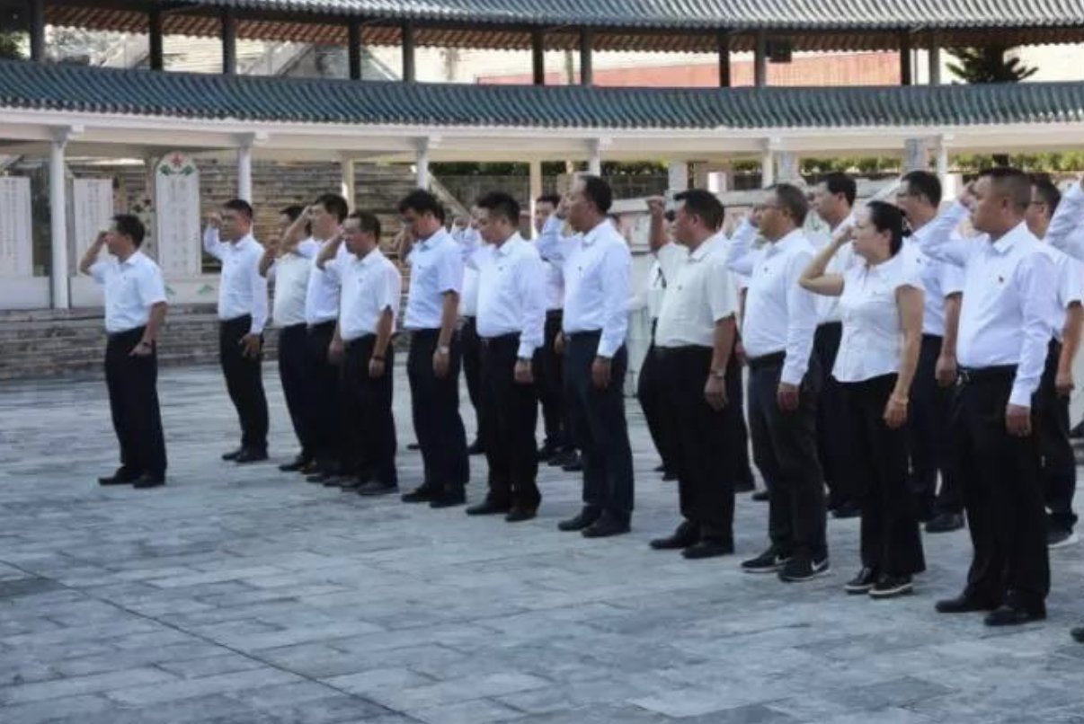 18.我国的干部任用主要采取哪些方式?