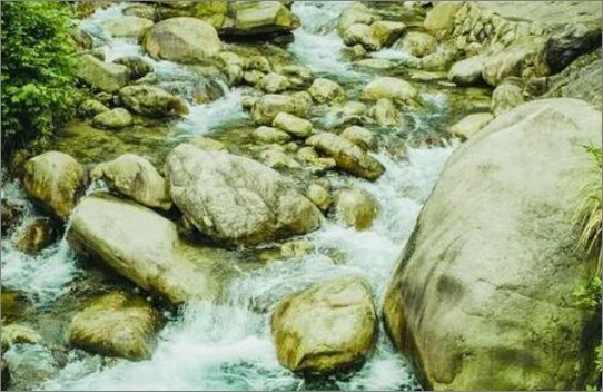 清清的小河怎么说