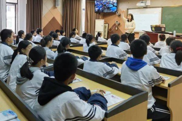 名句“蒹葭苍苍,白露为霜”的“蒹葭”其实是几种植物