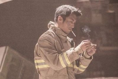 盘点明星们抽的烟，胡歌抽中华，赵本山抽的一般人抽不起，赵本山抽的啥烟？