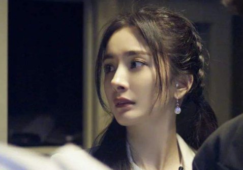 杨幂“打手机”事件对她有影响么？高情商只是人设么？